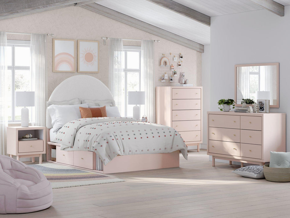 Wistenpine Upholstered Bed with Storage